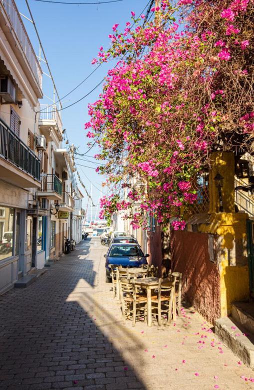 Matilda Central Apartment Aegina Екстер'єр фото