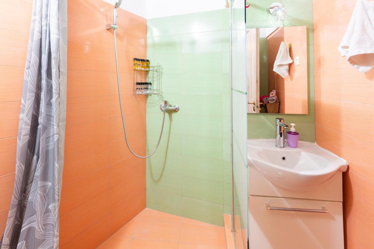 Matilda Central Apartment Aegina Екстер'єр фото